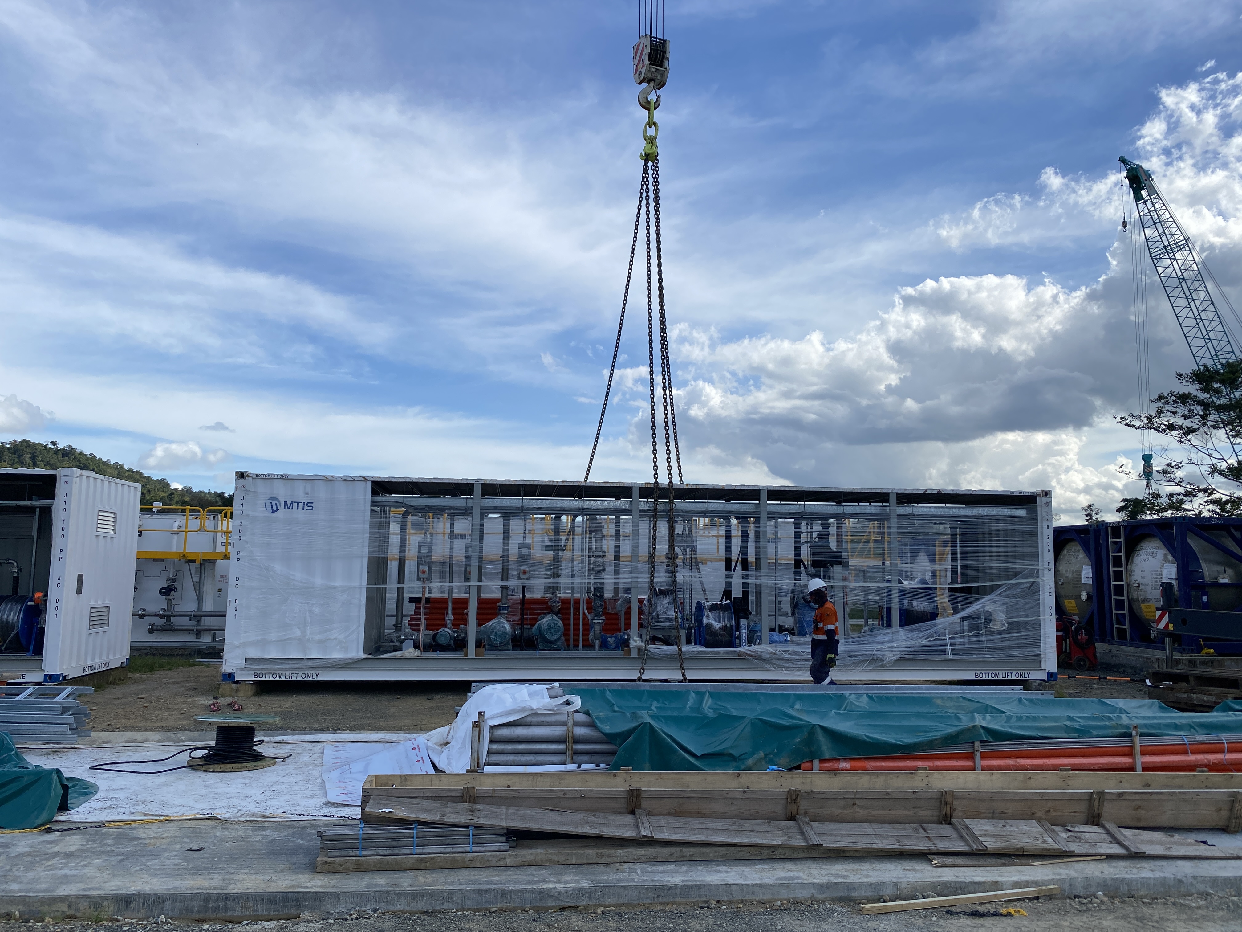 Containerised fuel facility module being lifted into position during the Herd Base EPC build by MTIS in Papua New Guinea